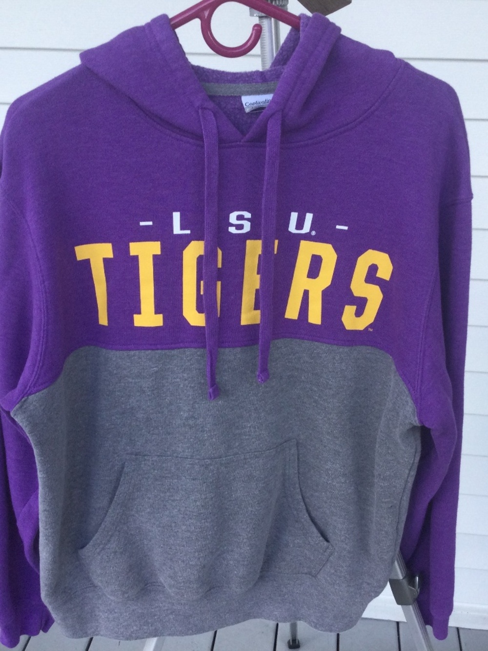 Captivating LSU Tigers Pullover Hoodie, size Large, Unisex